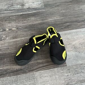 Water Shoes. Toddler Size 9/10.